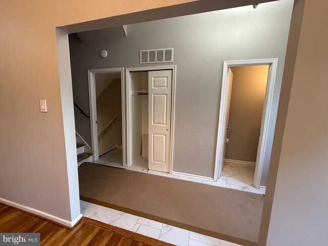Building Photo - 553 Monet Dr