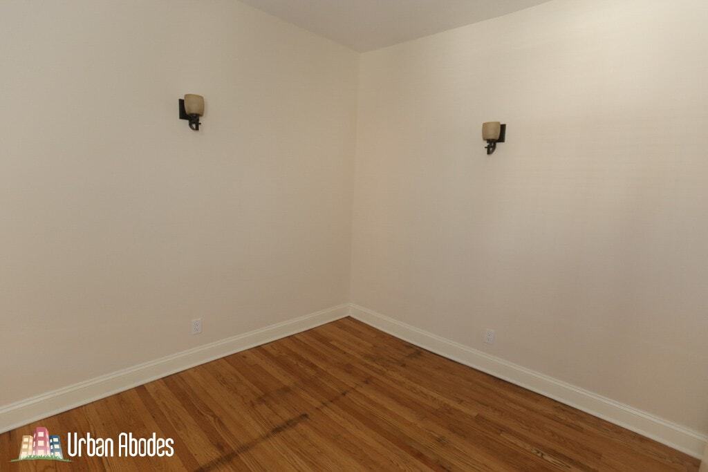 Building Photo - 4036 Ashland N Ave