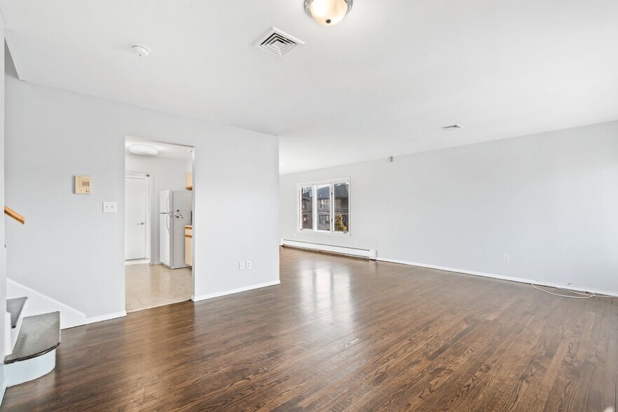 Building Photo - 15 Hillcrest Ave