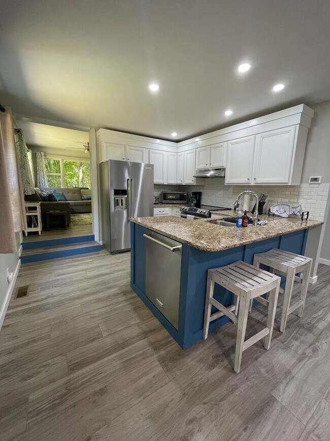 Kitchen - 5804 Barnhart Rd