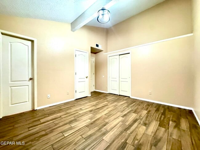 Building Photo - 12146 El Greco Cir