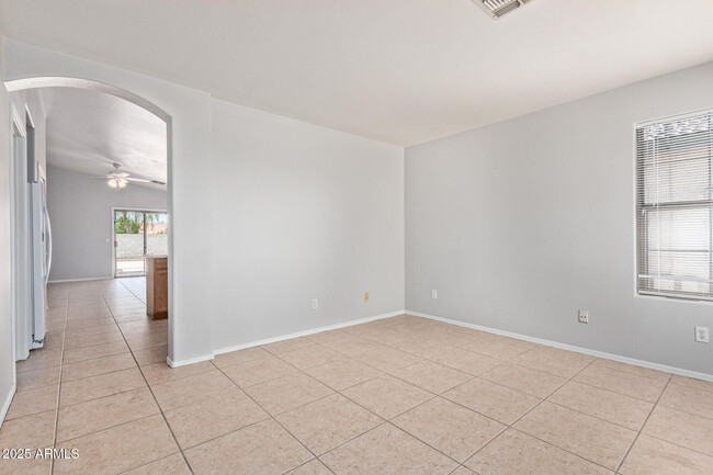 Building Photo - 10874 W Edgemont Ave
