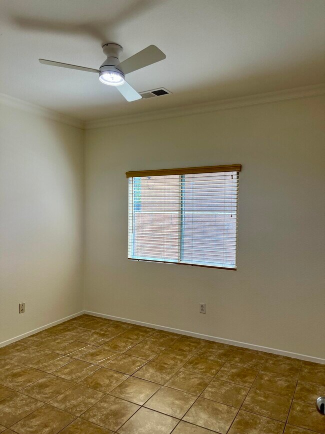 Building Photo - 728 Mira Grande
