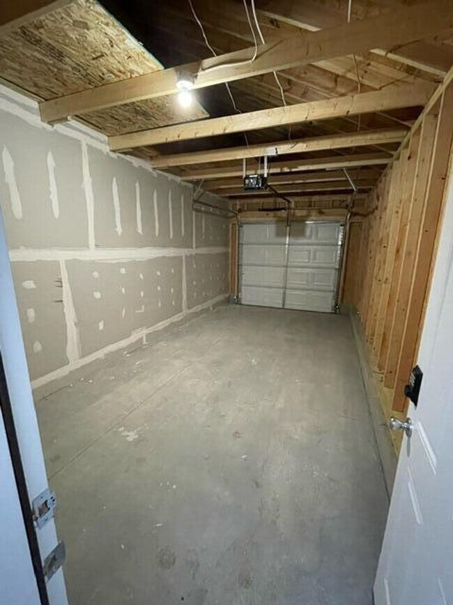 Building Photo - 2 Bedroom - Weiland Park