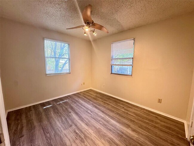 Building Photo - 6909 Cooper Ln