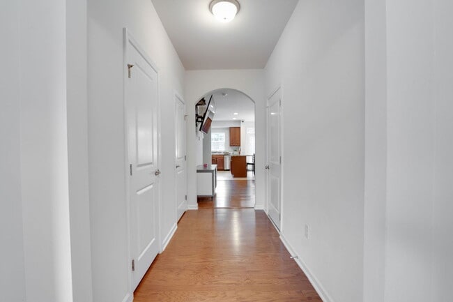 Building Photo - 8992 Ringview Dr