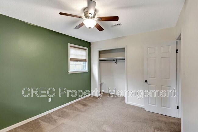 Building Photo - 122 Longleaf Dr