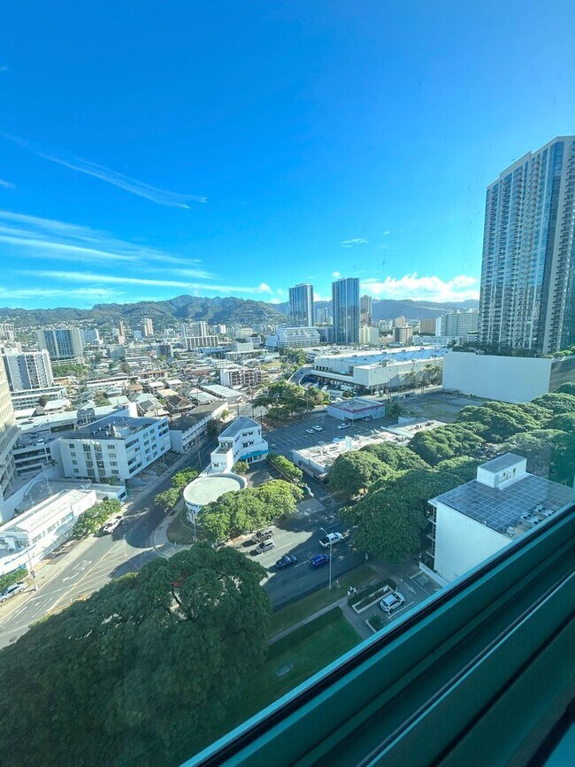 Building Photo - Large 19th Floor Unit with Ocean, City, Mo...