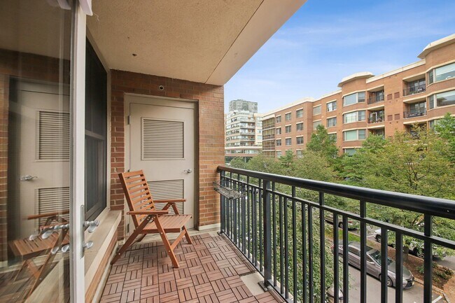 Building Photo - 22 Ave at Port Imperial