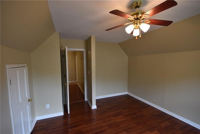 Building Photo - 629 Overhill Dr