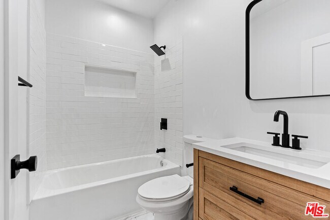 Building Photo - 2832 12th Ave