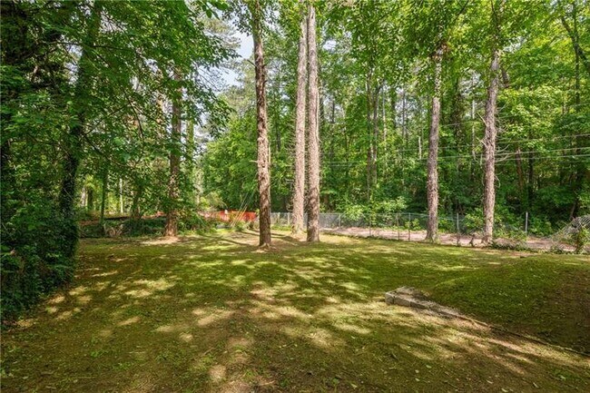 Building Photo - 2889 Macon Dr SE