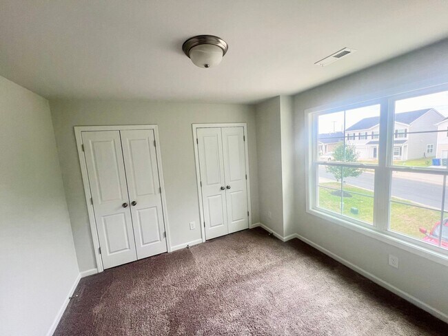 Building Photo - Welcome Home! 4BR/2.5BA in Manning Crossing – Elon