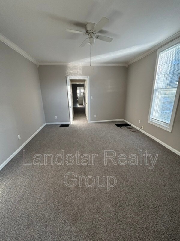 Building Photo - 2127 Grinstead Dr