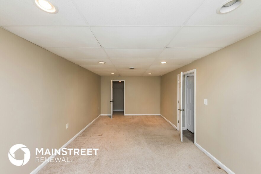 Building Photo - 28 Loxley Ct