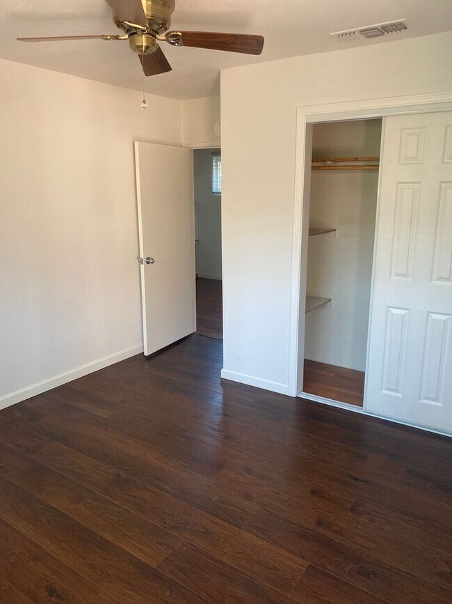 Building Photo - Charming 2 bedroom, 1 bathroom house with ...