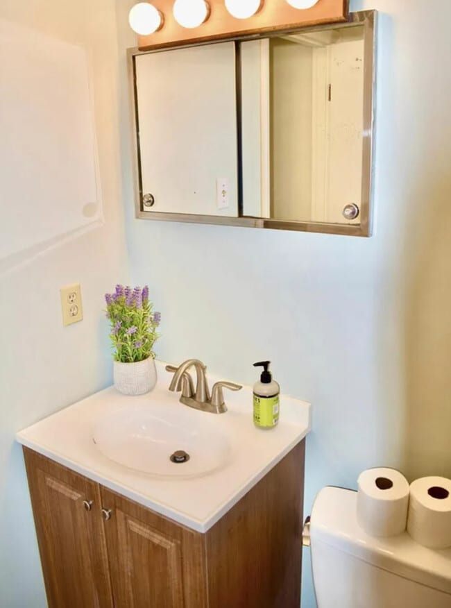 Building Photo - 324 Carlton Dr