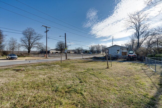 Building Photo - 3700 Dorris St