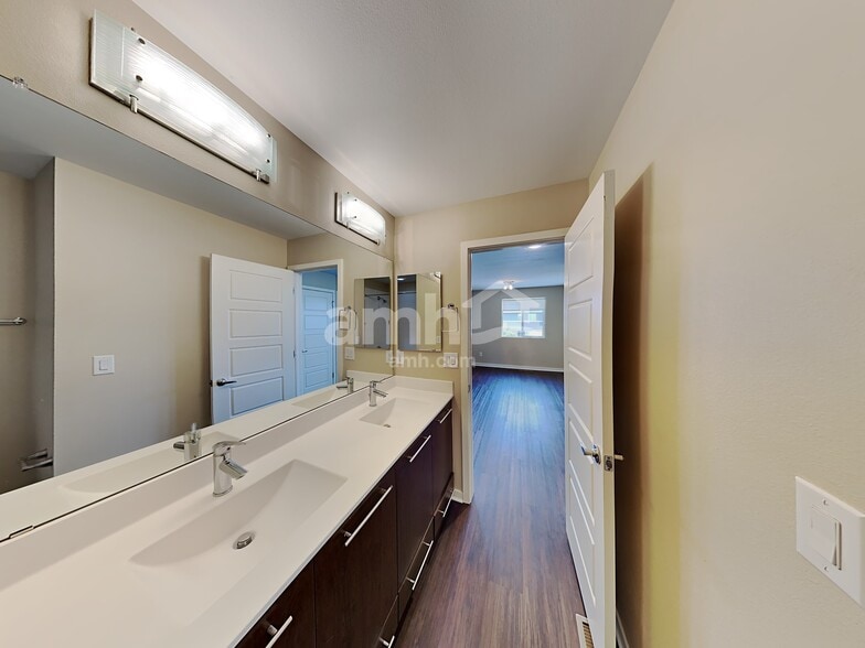Building Photo - 10063 Salida St