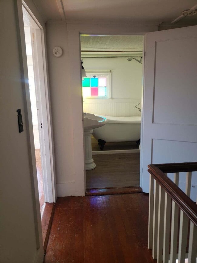 Building Photo - 5 Perry Ave