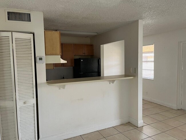 Building Photo - ONE BEDROOM APT FOR RENT IN OAKLAND PARK