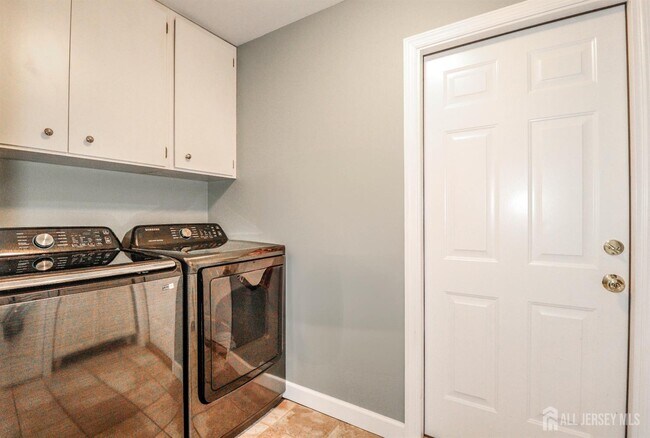 Building Photo - 71 Woodbridge Ave