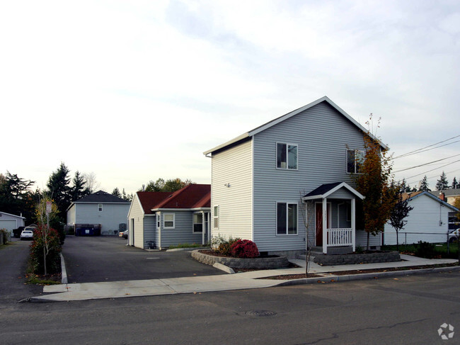 Primary Photo - Garden Apartments