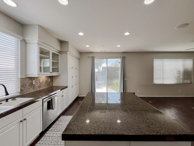 Building Photo - MUST SEE! Beautiful 3 bedroom + Loft + Office Space (or convert to 4th bedroom) + Large Backyard ...