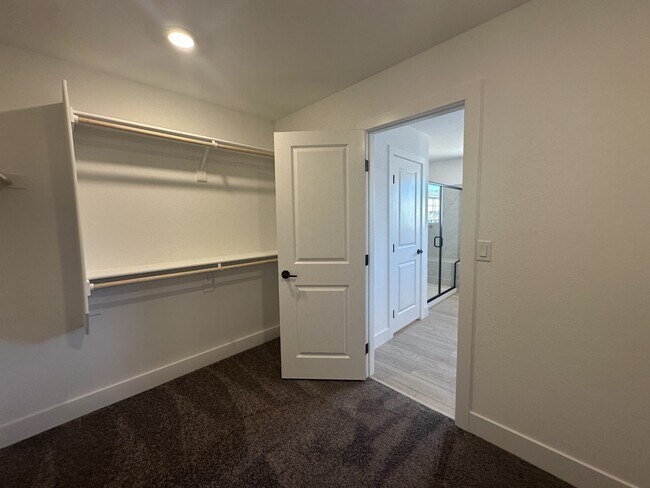 Building Photo - 10273 Digby Fine St