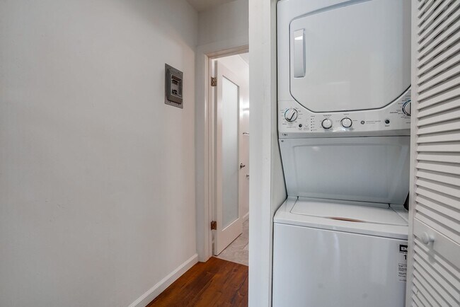 Building Photo - 2026 S Shenandoah St