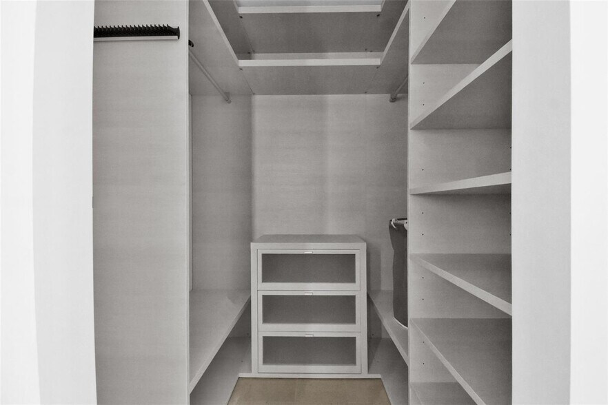 Building Photo - 88 SW 7th St