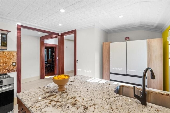 Building Photo - 36 Mt Hope Ave