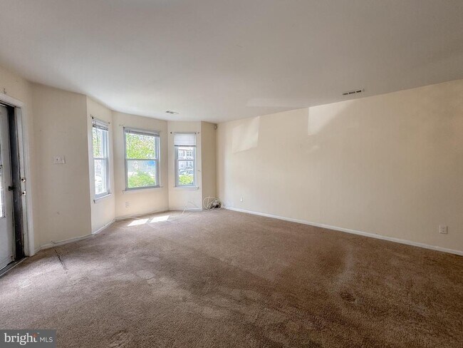 Building Photo - 38 Hopewell Ln