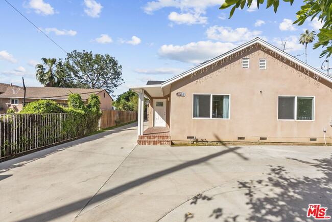 Building Photo - 6717 Cedros Ave