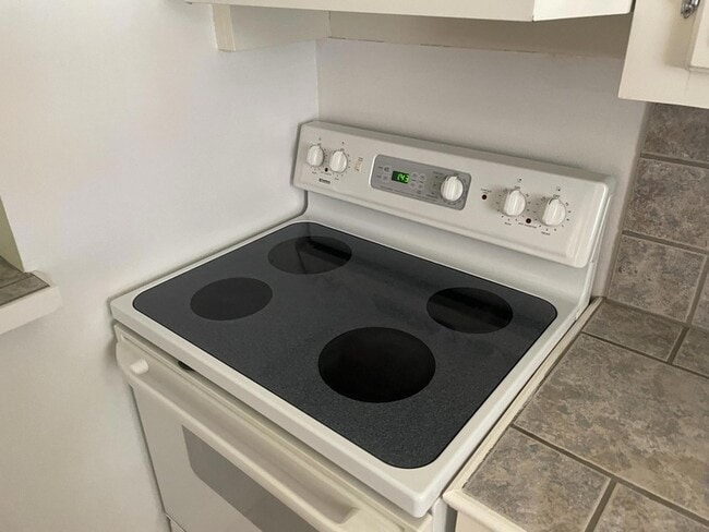 Building Photo - 705 Lori Dr