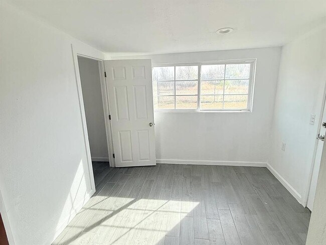 Building Photo - 1016 Westbury Terrace