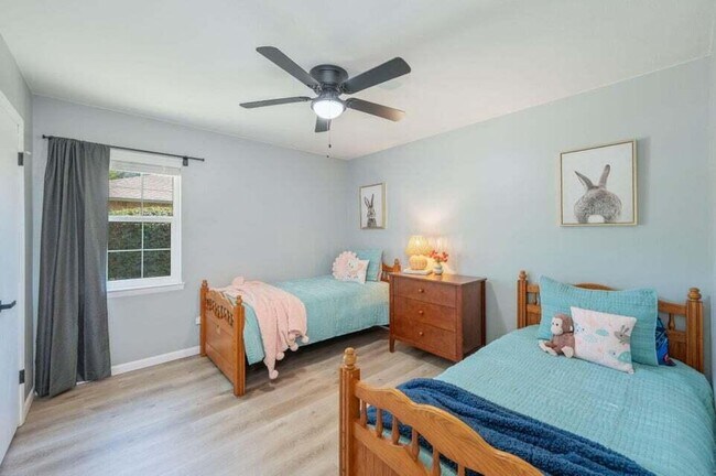 Building Photo - 512 Samana Way
