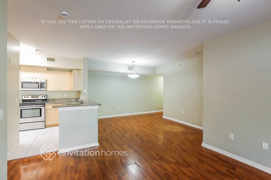 Building Photo - 2548 Centergate Dr