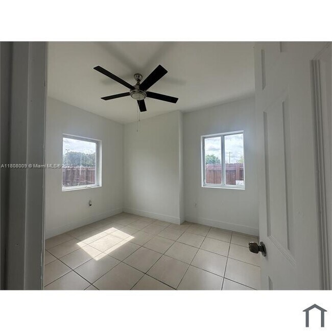 Building Photo - 1136 NW 55th St