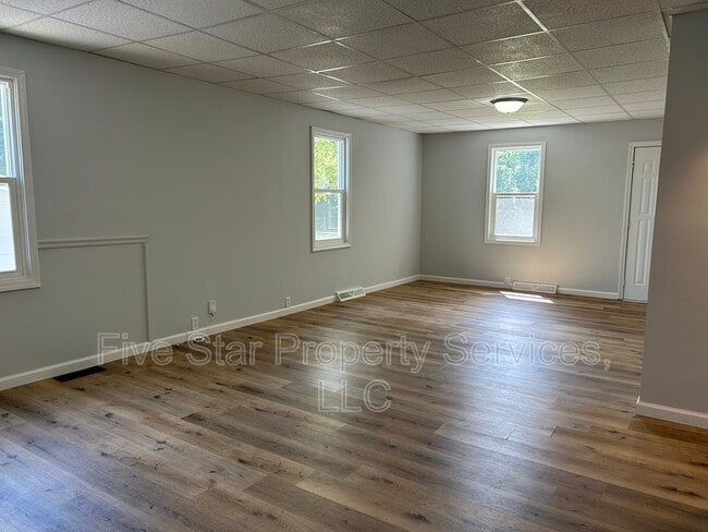 Building Photo - 1749 N Milton Ave