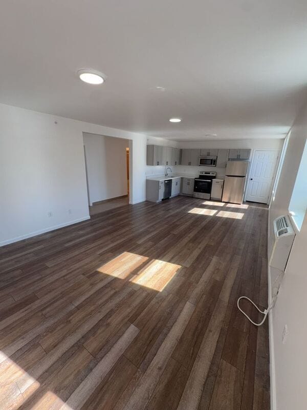 Building Photo - 730 N Main St