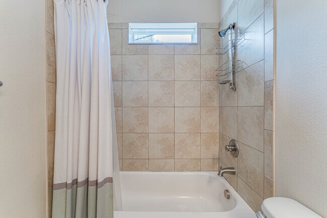Building Photo - Stunning David weekly designed 3 BR+ OFFICE/ 2.5 BA / 2 Car executive townhouse in Hyde Park / So...