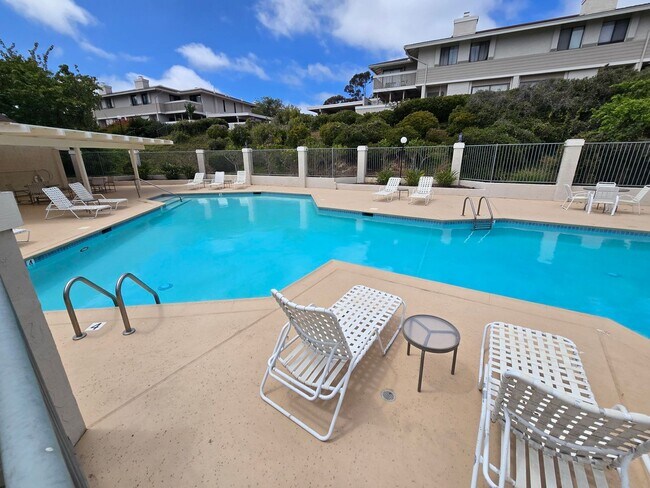 Building Photo - Spacious 4-Bedroom Townhome for Rent in De...