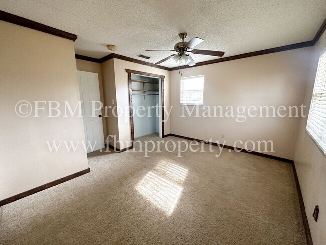 Building Photo - 605 Normandy - Charming 4 Bedroom, 2 Bathr...