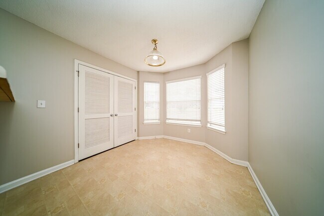 Building Photo - 425 Canoga Ct