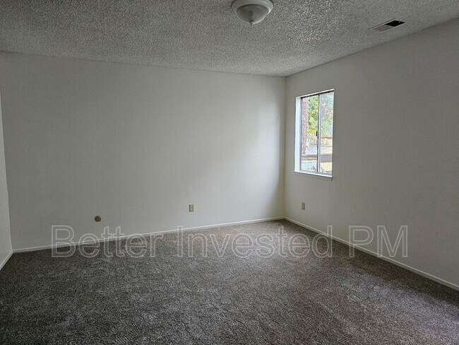 Building Photo - 304 Cooper Ln