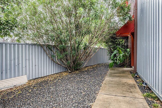 Building Photo - 2605 Calumet St