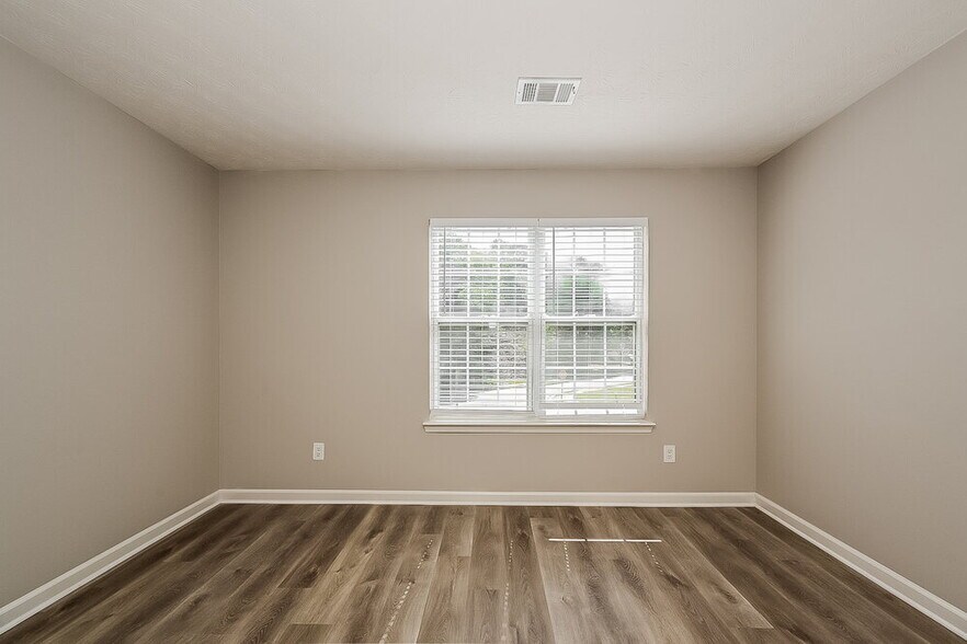 Building Photo - 135 Greenland Dr
