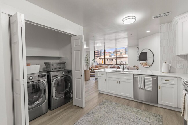 Building Photo - 48 W Broadway