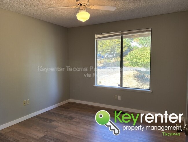 Building Photo - 2722 Cambridge Dr